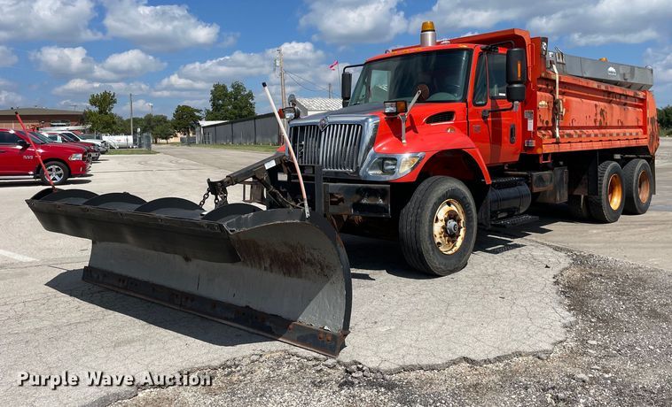 image for item LV9832 2005 International 7500  dump truck