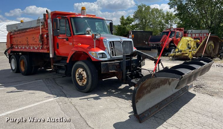 image for item LV9832 2005 International 7500  dump truck