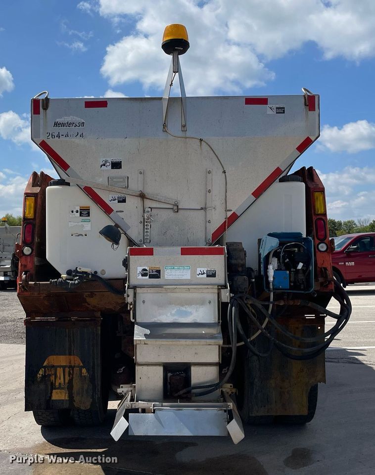 image for item LV9832 2005 International 7500  dump truck