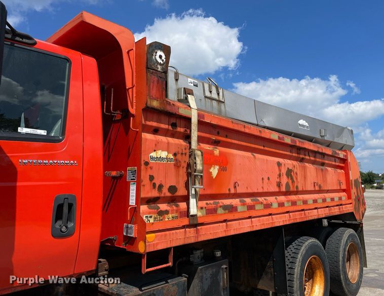 image for item LV9832 2005 International 7500  dump truck