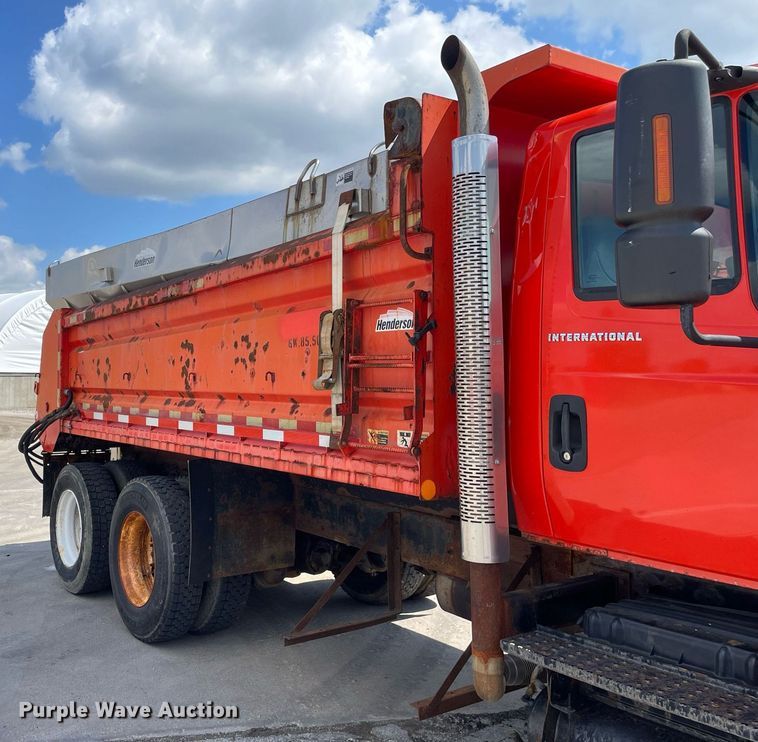 image for item LV9832 2005 International 7500  dump truck