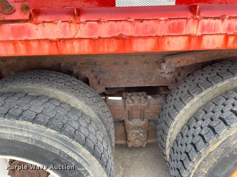 image for item LV9832 2005 International 7500  dump truck