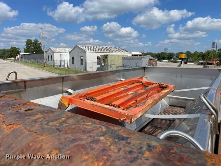 image for item LV9832 2005 International 7500  dump truck