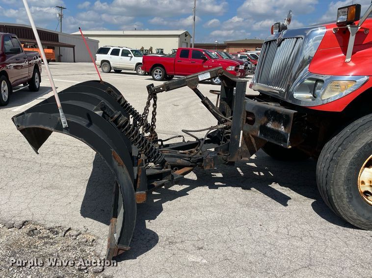 image for item LV9832 2005 International 7500  dump truck