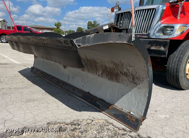 image for item LV9832 2005 International 7500  dump truck