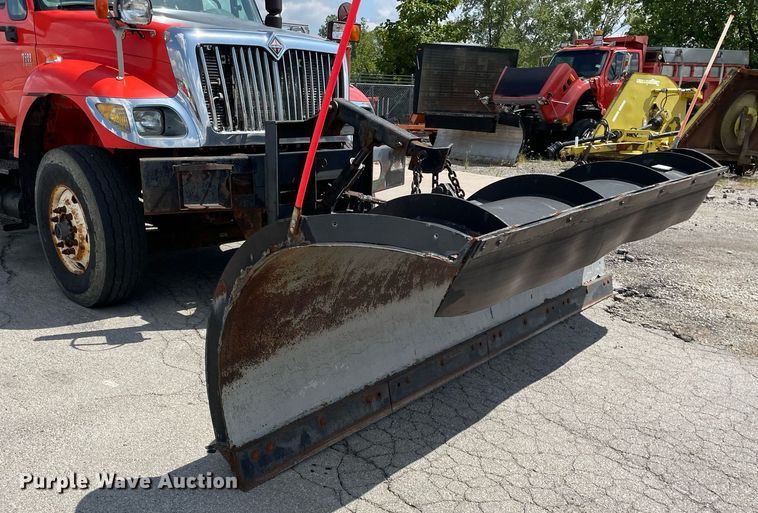 image for item LV9832 2005 International 7500  dump truck