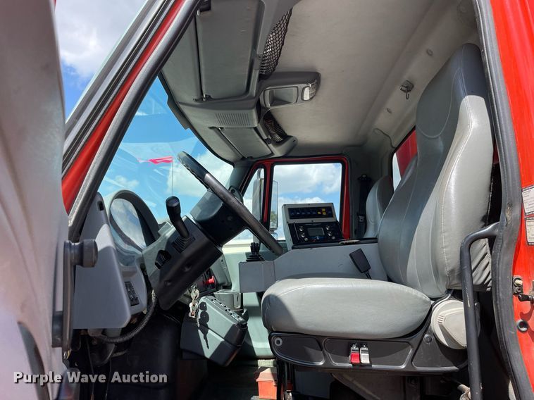 image for item LV9832 2005 International 7500  dump truck