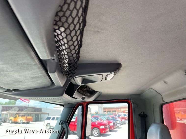 image for item LV9832 2005 International 7500  dump truck