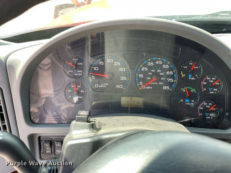 image for item LV9832 2005 International 7500  dump truck