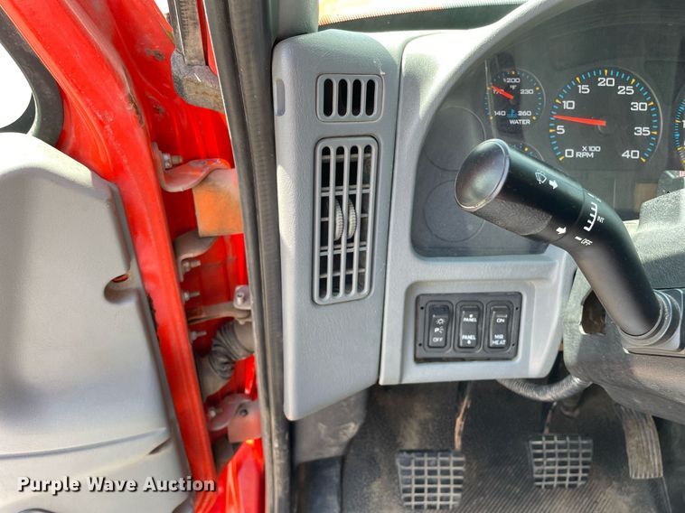 image for item LV9832 2005 International 7500  dump truck