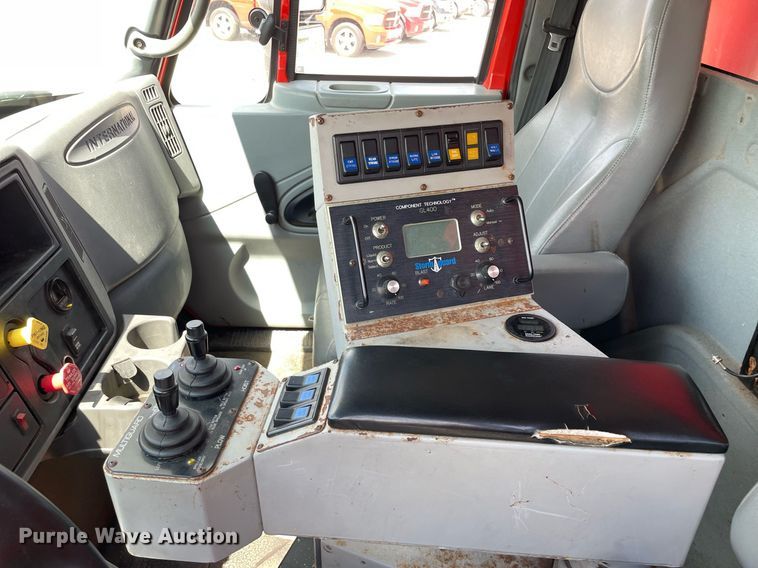 image for item LV9832 2005 International 7500  dump truck