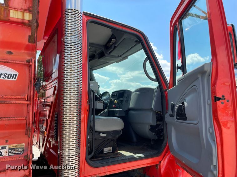 image for item LV9832 2005 International 7500  dump truck