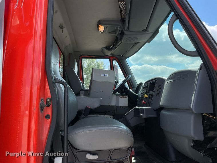 image for item LV9832 2005 International 7500  dump truck