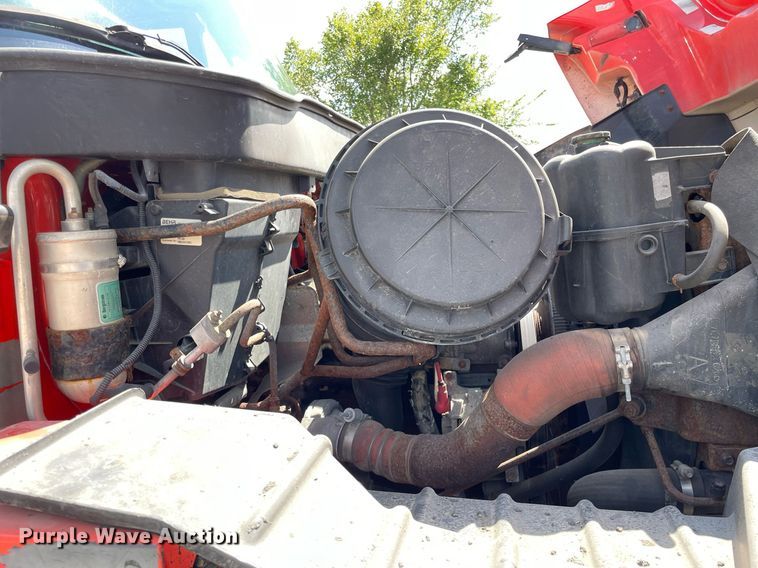 image for item LV9832 2005 International 7500  dump truck