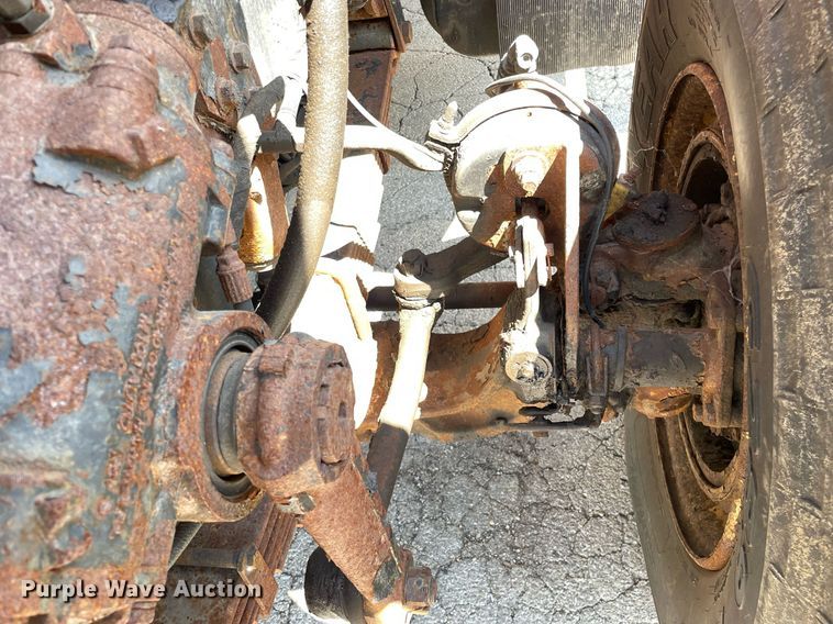 image for item LV9832 2005 International 7500  dump truck