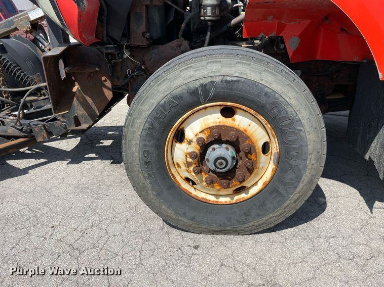 image for item LV9832 2005 International 7500  dump truck