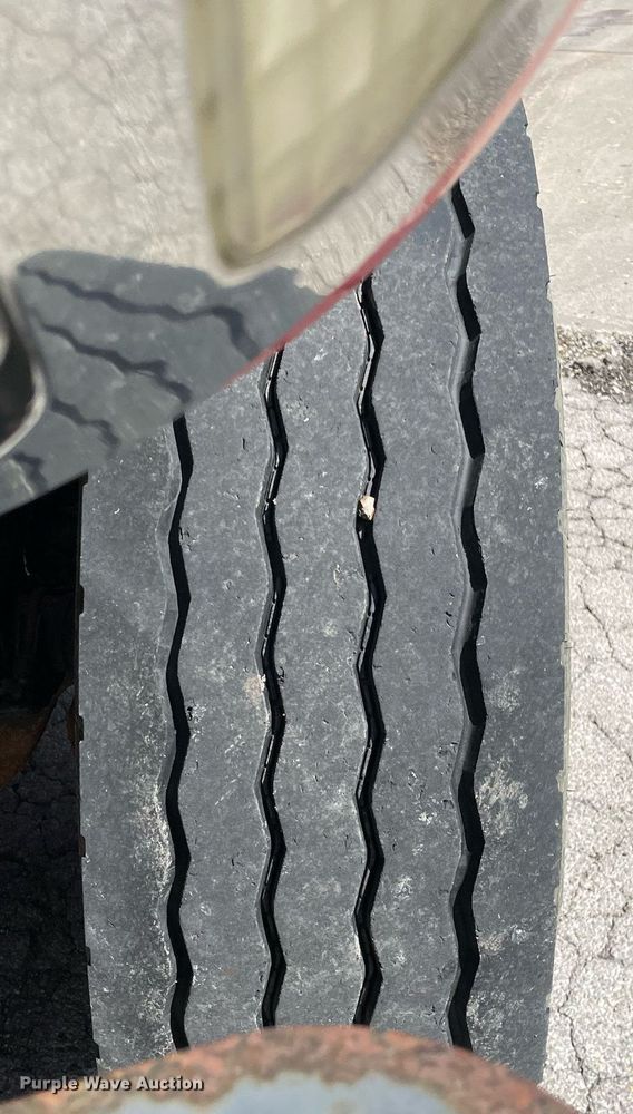 image for item LV9832 2005 International 7500  dump truck