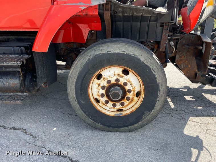 image for item LV9832 2005 International 7500  dump truck