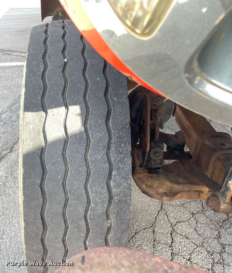 image for item LV9832 2005 International 7500  dump truck