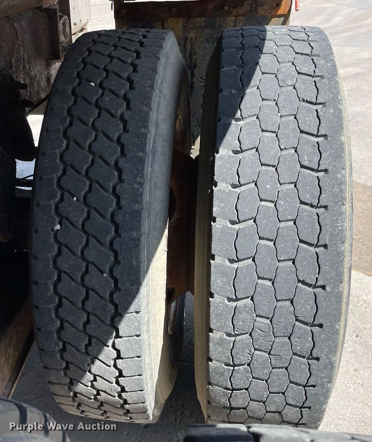 image for item LV9832 2005 International 7500  dump truck