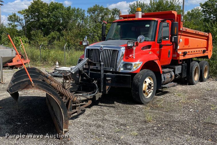 image for item LV9833 2005 International 7400  dump truck