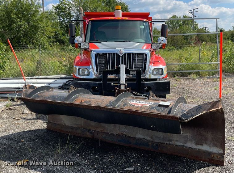 image for item LV9833 2005 International 7400  dump truck