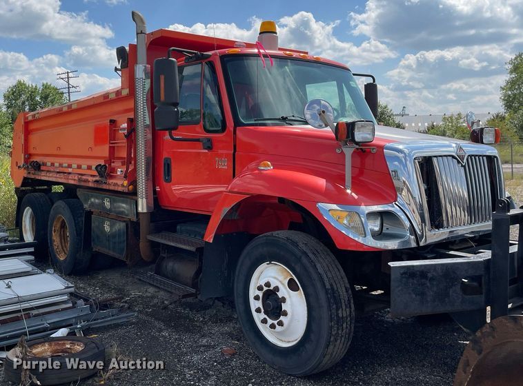 image for item LV9833 2005 International 7400  dump truck