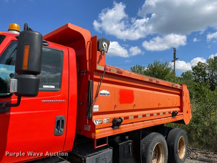 image for item LV9833 2005 International 7400  dump truck