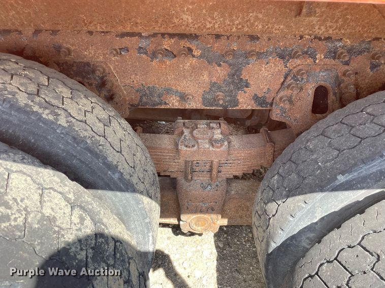 image for item LV9833 2005 International 7400  dump truck