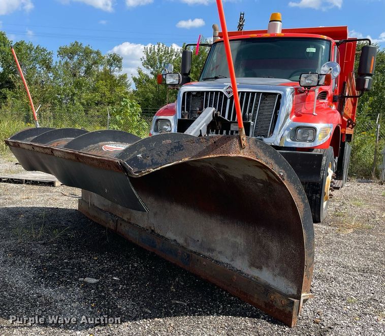 image for item LV9833 2005 International 7400  dump truck