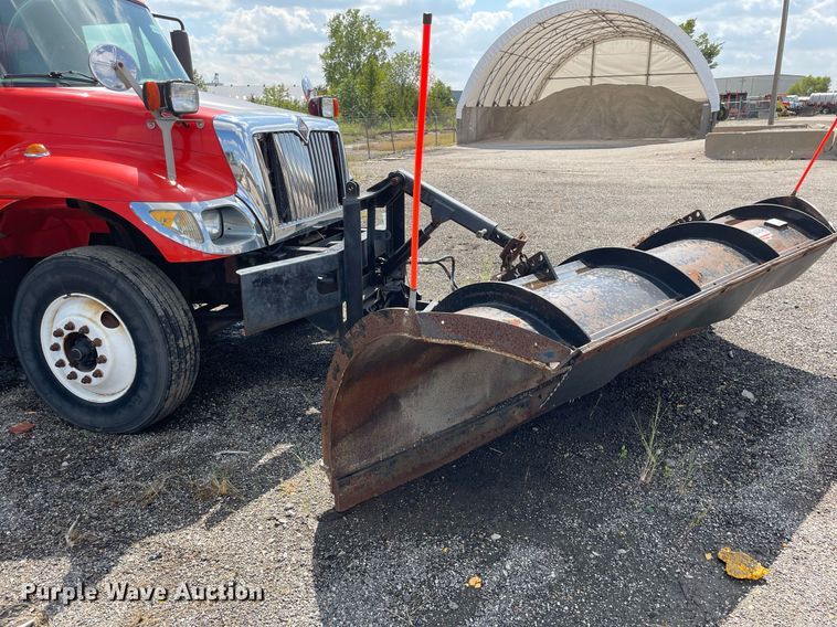 image for item LV9833 2005 International 7400  dump truck