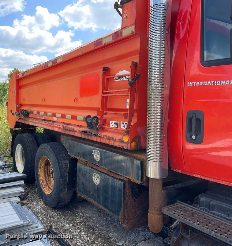 image for item LV9833 2005 International 7400  dump truck