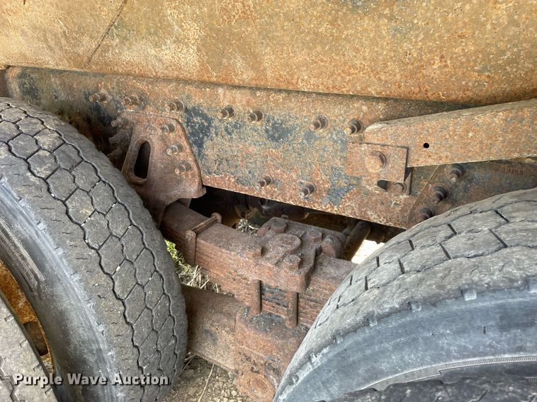 image for item LV9833 2005 International 7400  dump truck