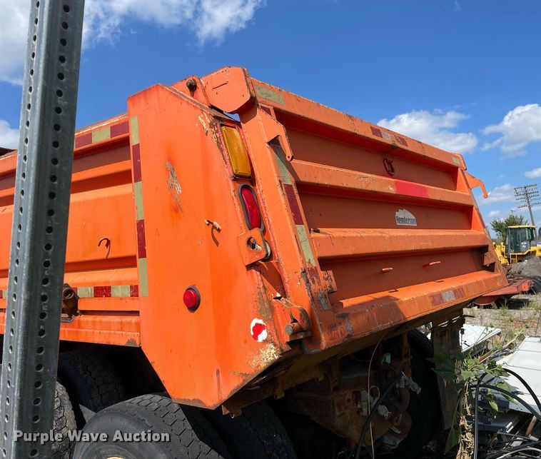 image for item LV9833 2005 International 7400  dump truck