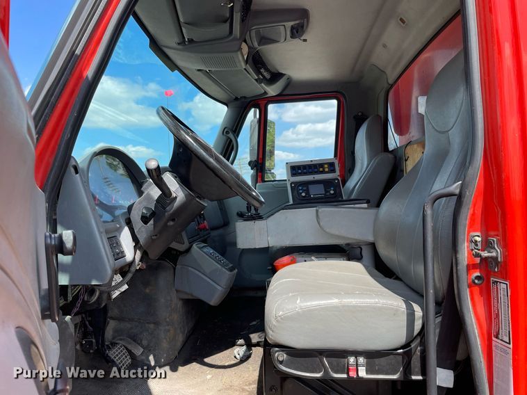 image for item LV9833 2005 International 7400  dump truck