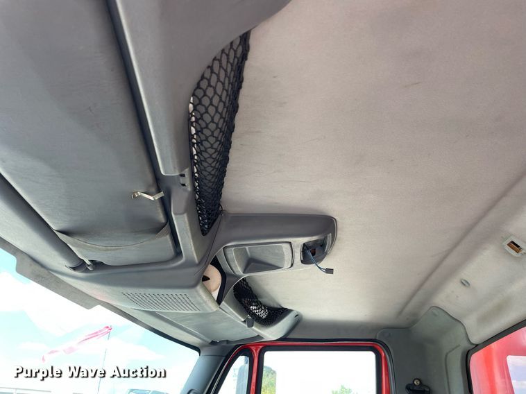 image for item LV9833 2005 International 7400  dump truck