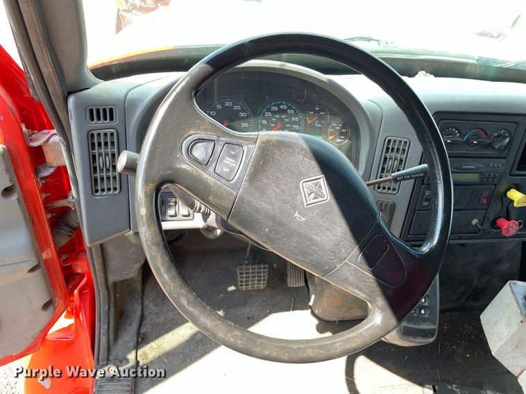 image for item LV9833 2005 International 7400  dump truck