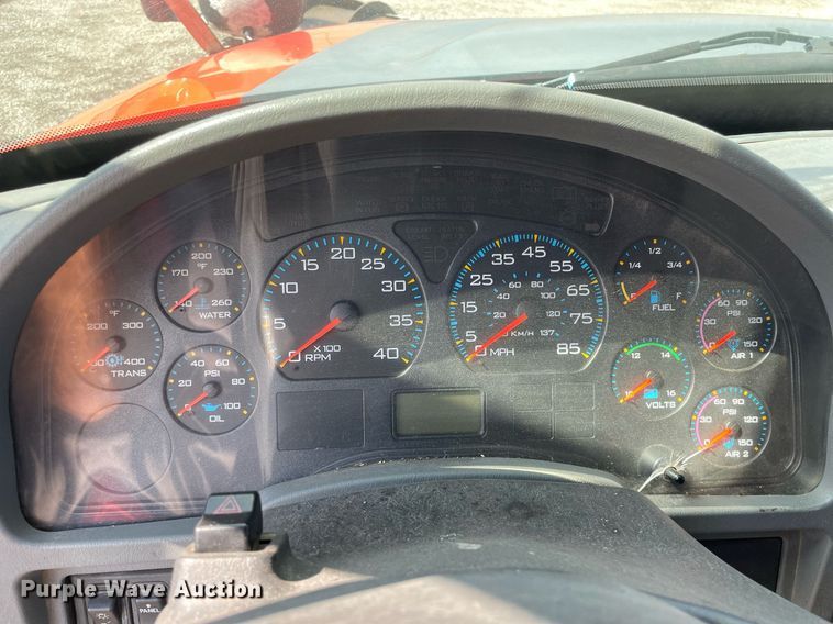 image for item LV9833 2005 International 7400  dump truck