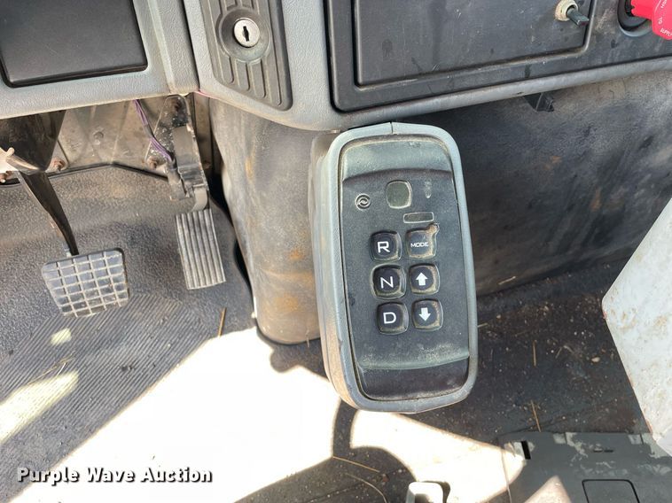 image for item LV9833 2005 International 7400  dump truck