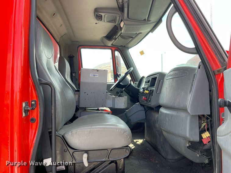 image for item LV9833 2005 International 7400  dump truck