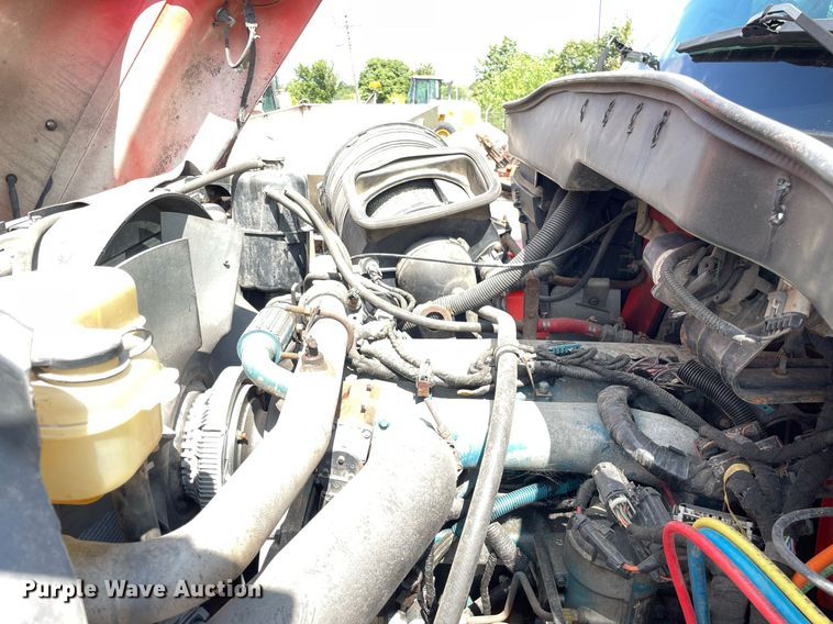 image for item LV9833 2005 International 7400  dump truck