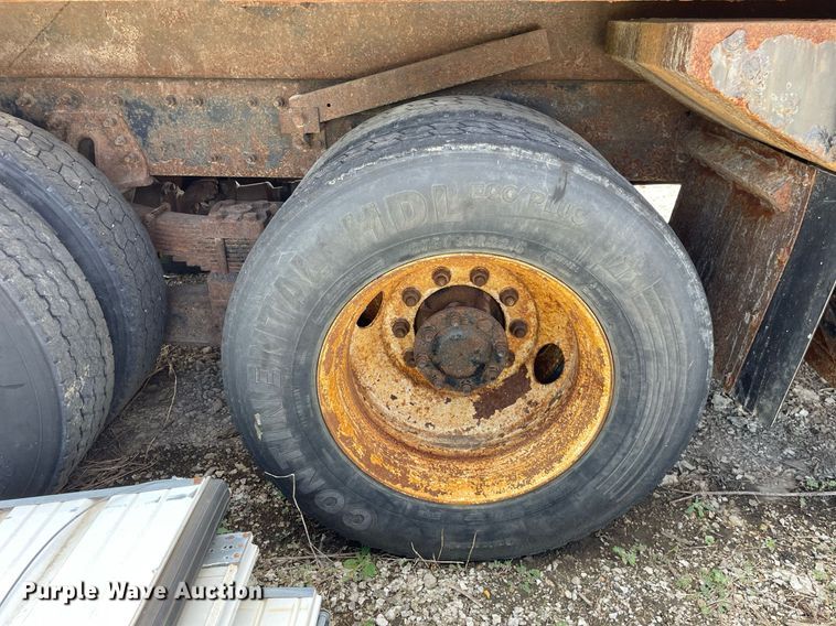 image for item LV9833 2005 International 7400  dump truck