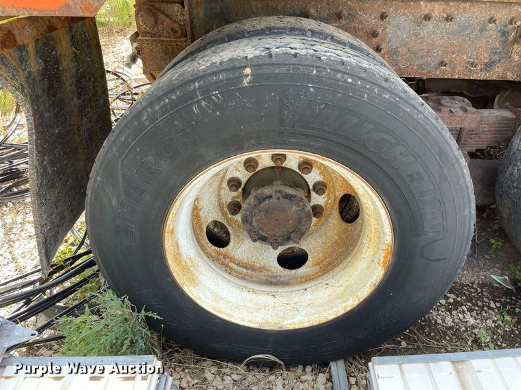 image for item LV9833 2005 International 7400  dump truck