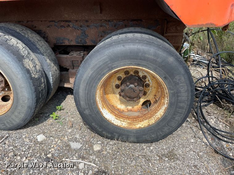 image for item LV9833 2005 International 7400  dump truck