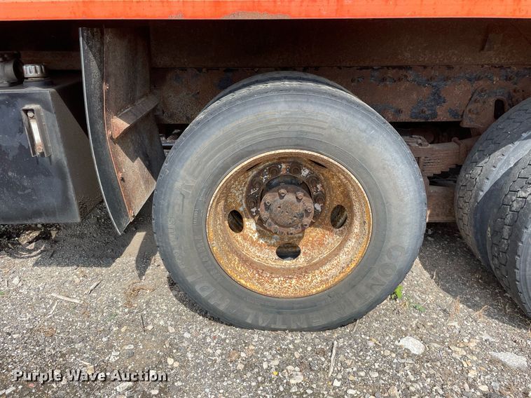 image for item LV9833 2005 International 7400  dump truck