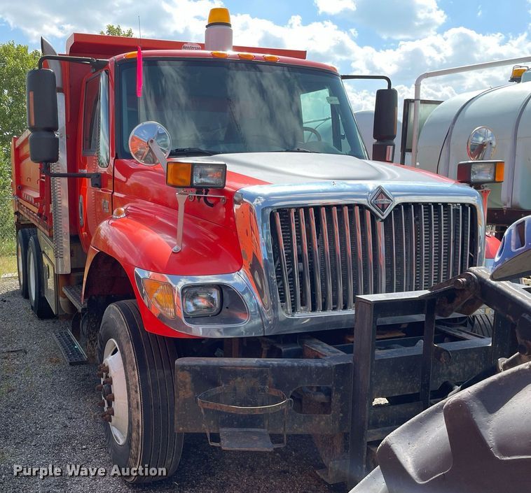 image for item LV9834 2005 International 7400  dump truck