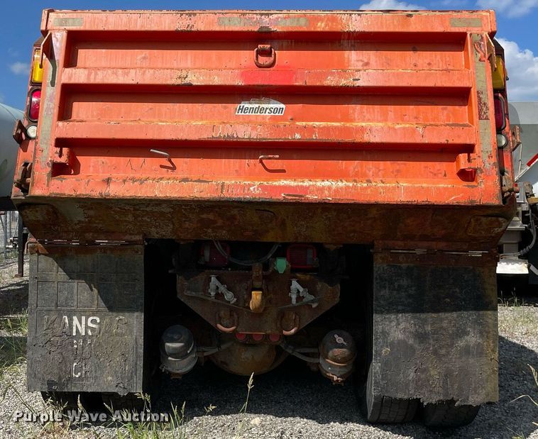 image for item LV9834 2005 International 7400  dump truck