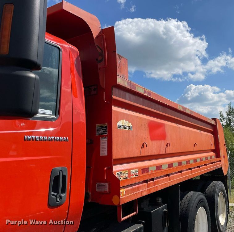 image for item LV9834 2005 International 7400  dump truck