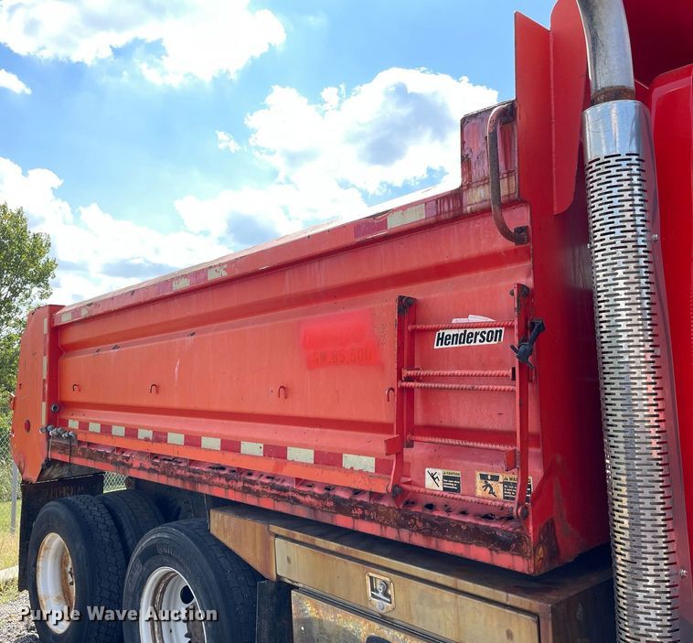 image for item LV9834 2005 International 7400  dump truck