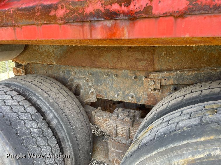 image for item LV9834 2005 International 7400  dump truck